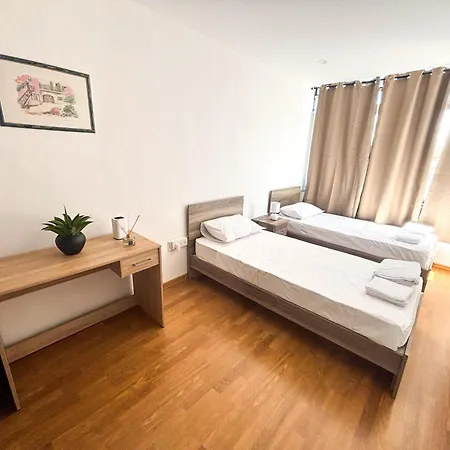Queen Gate 3 Apartment